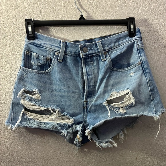 Levi's Women's 501 Original Light Blue Denim Shorts 28 - Picture 3 of 16